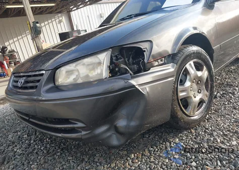 2000 Toyota Camry Le from USA, damaged, VIN 4T1BG22K6YU960230